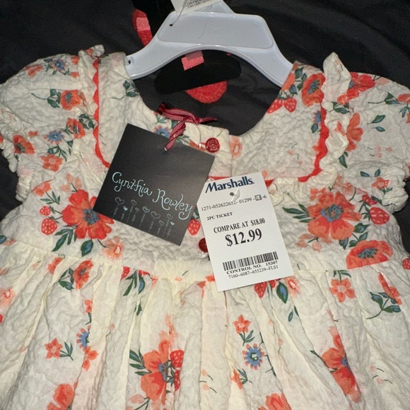 Strawberry Themed Baby Clothing Set NWT - Picture 7 of 12